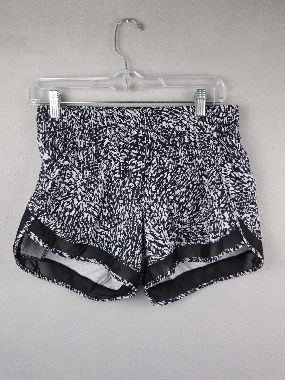 Athleta Printed Mesh Racer Run Short 4" Black White Abstract Small